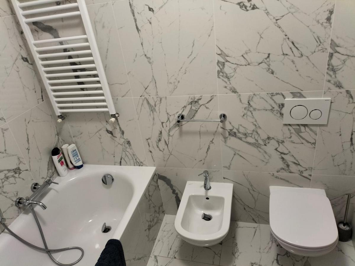 Stanza Nr 2 In Zona Solari In Appartamento Incantevole Milan Extérieur photo